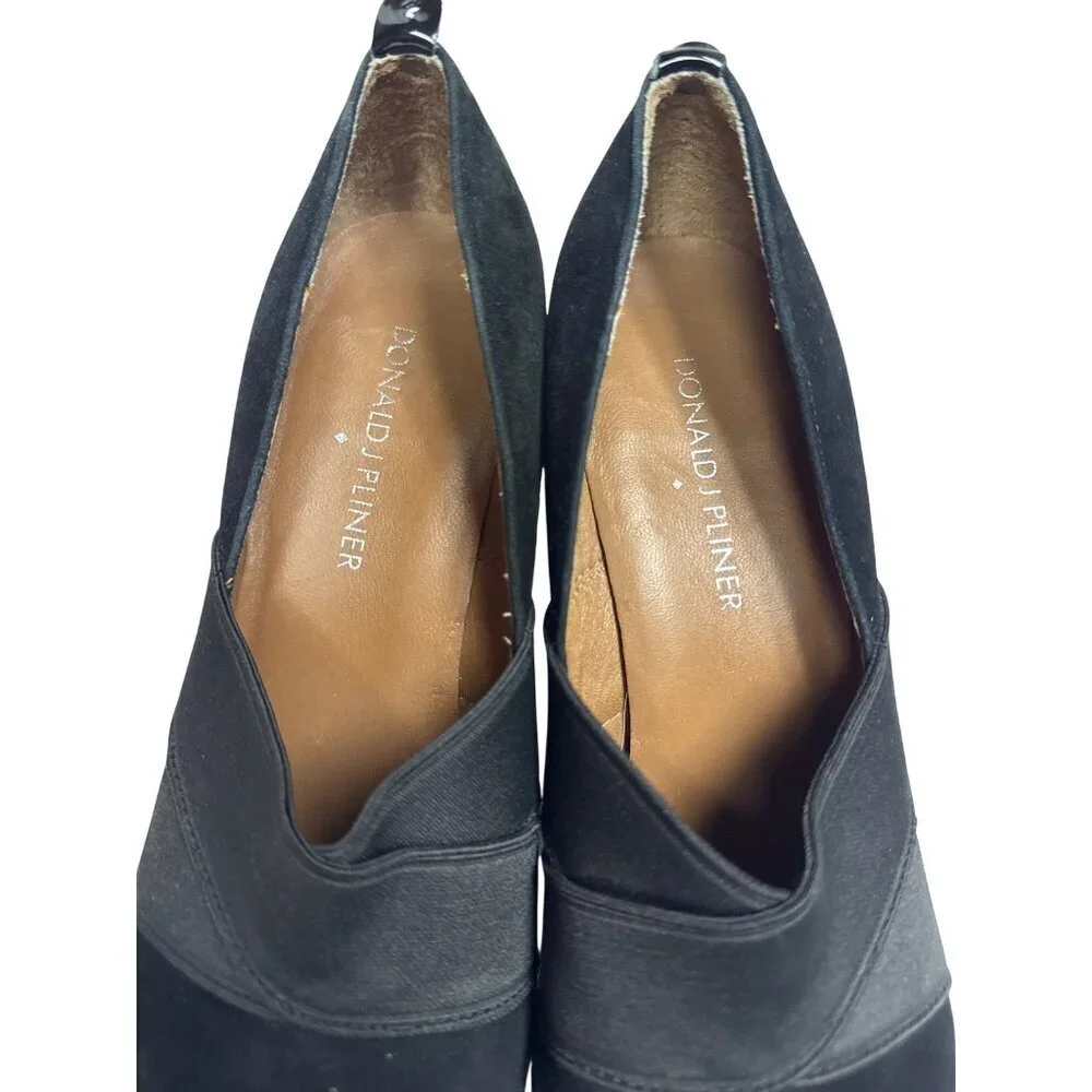 Donald J Pliner Carla Women's Wedge Black Suede Pumps Embossed Heel Size 5 Flaw